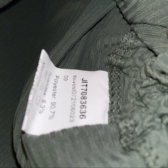 SHEIN CROP CAMI TOPSMALL - Picture 4 of 4